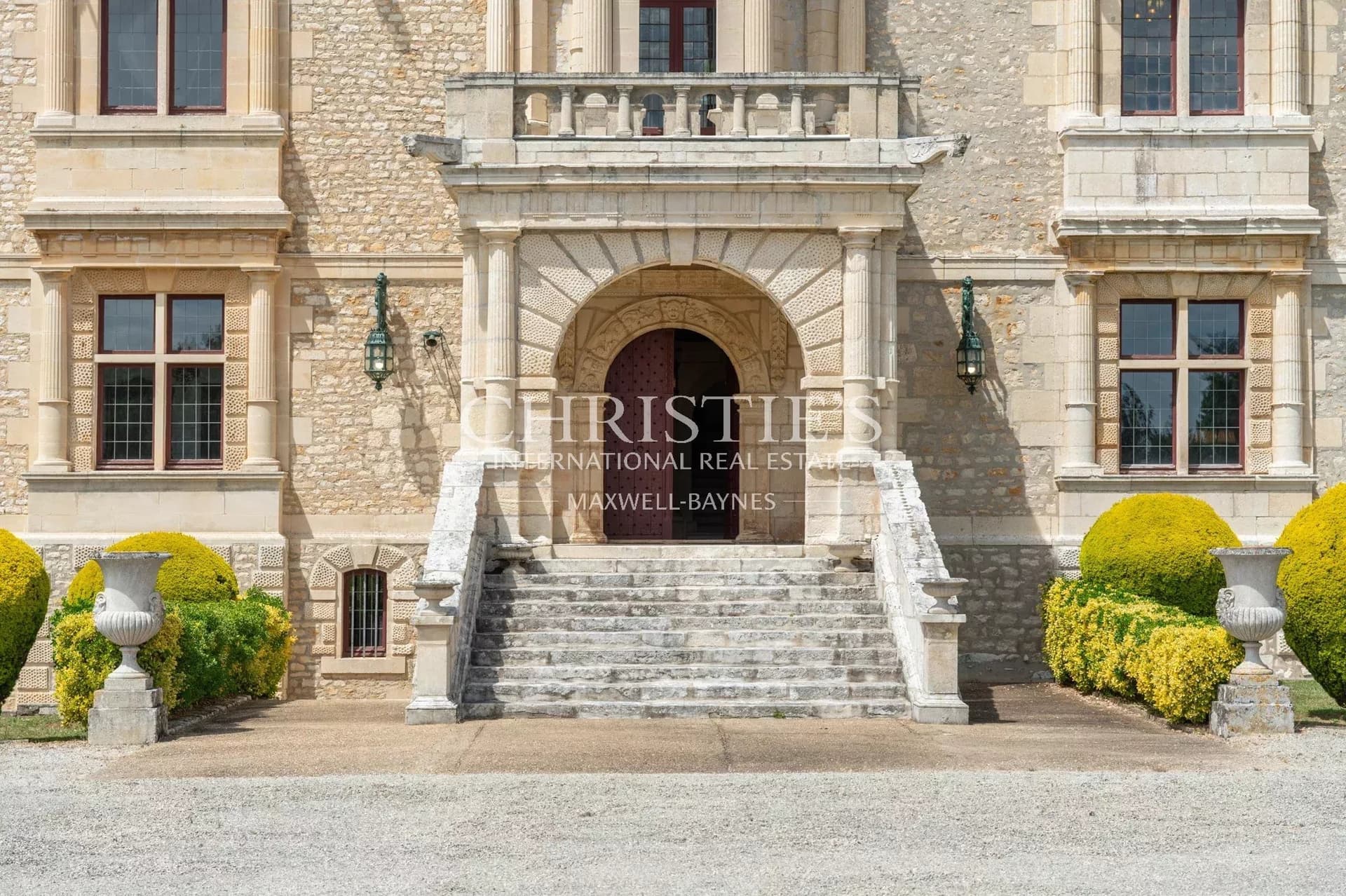 Magnificent Renaissance Château With 9 Bedrooms Near Angoulême 4