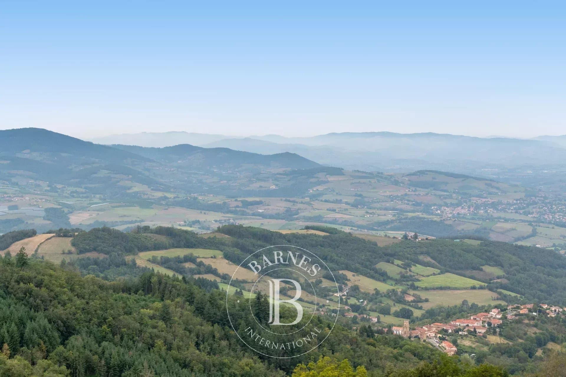 Château With 5 Bedrooms, Gîtes, Barn, Swimming Pool And Panoramic Views 2
