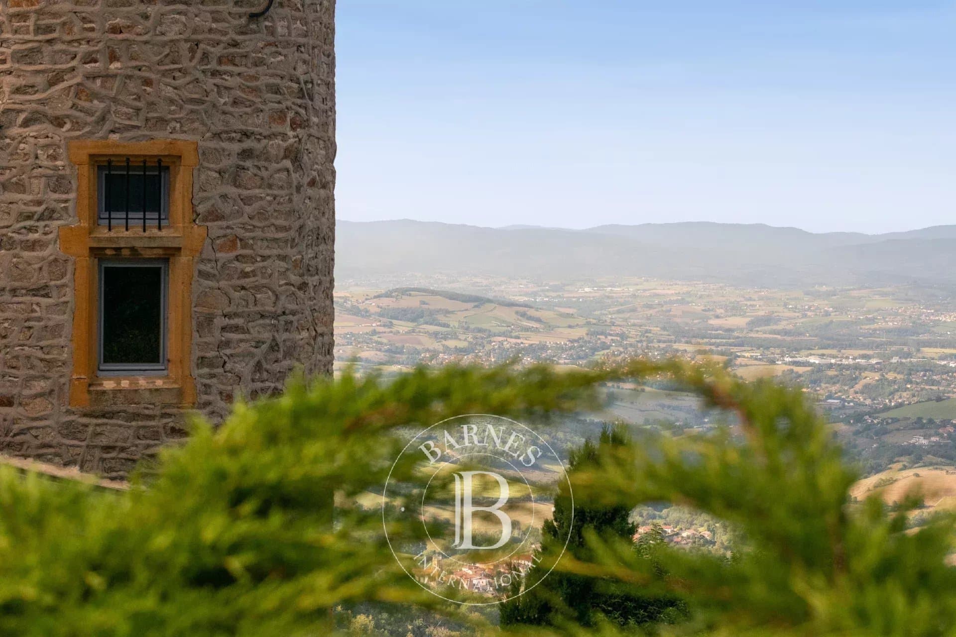 Château With 5 Bedrooms, Gîtes, Barn, Swimming Pool And Panoramic Views 4