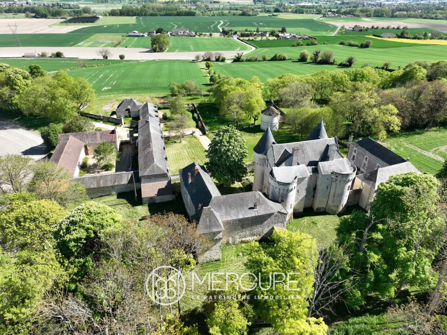 Historic 15th Century Château With Extensive Grounds And Multiple Dwellings 3