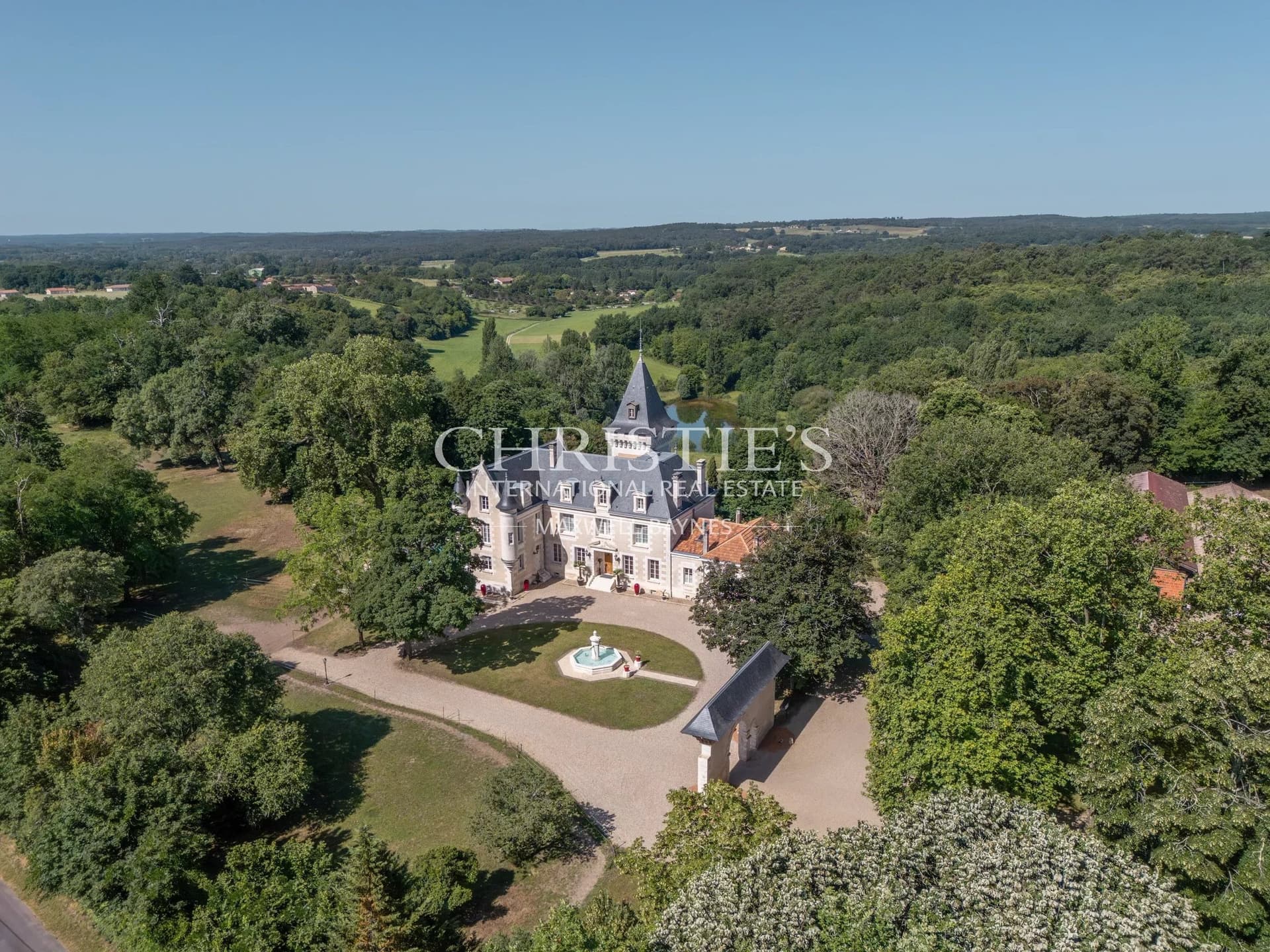 Stunning Château With Professional Equestrian Facilities And Guest House 2