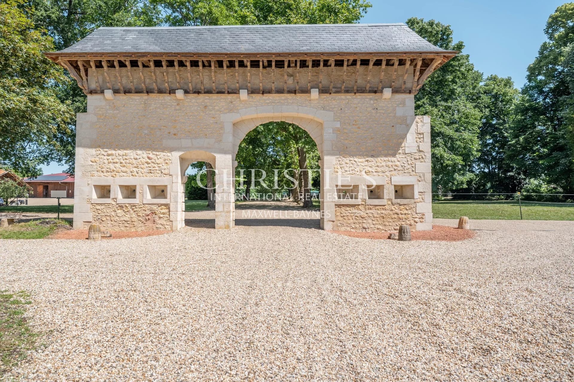 Stunning Château With Professional Equestrian Facilities And Guest House 5