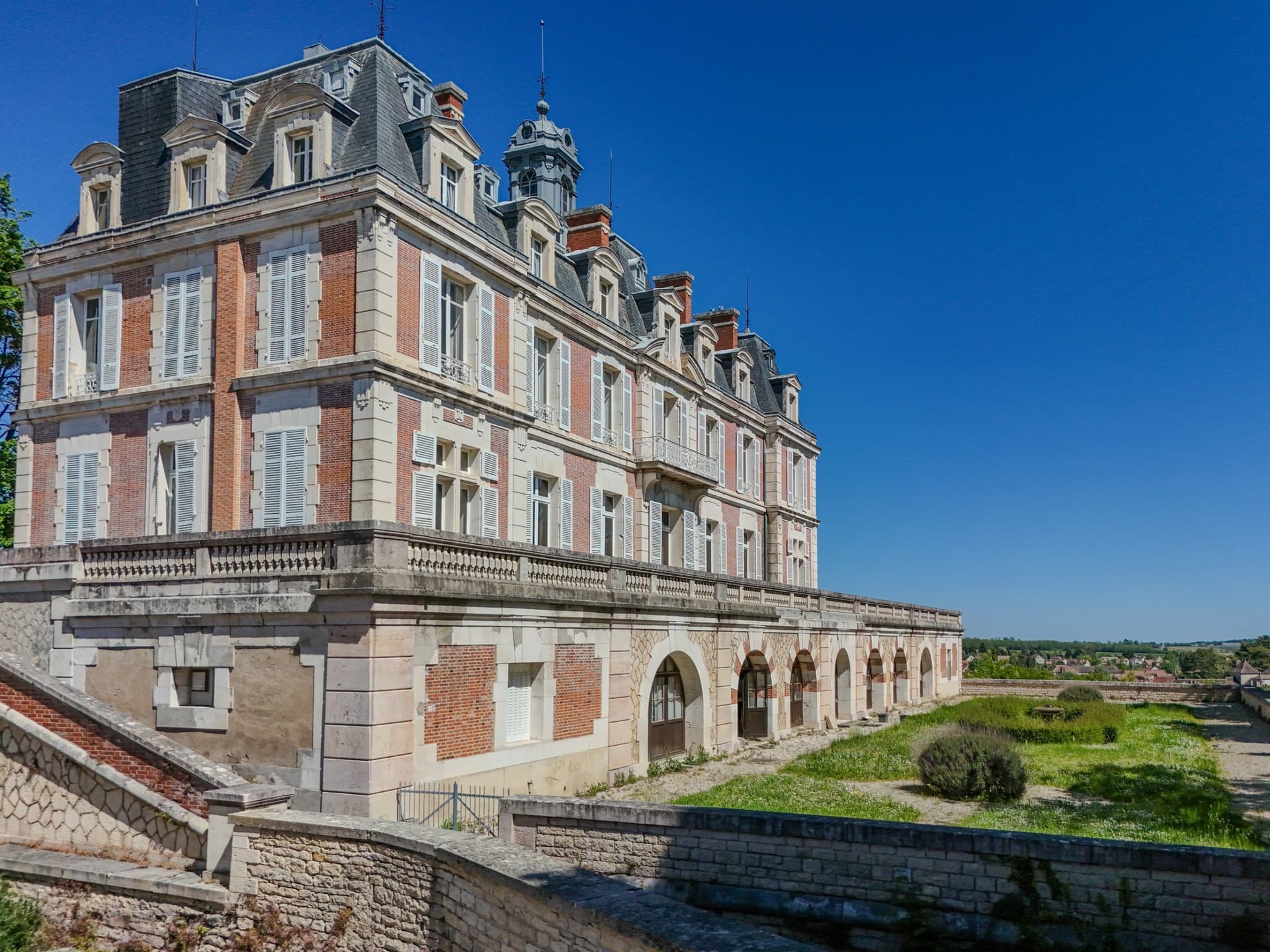 Elegant 19th Century Château with 17 Bedrooms and Vast Terraces 2