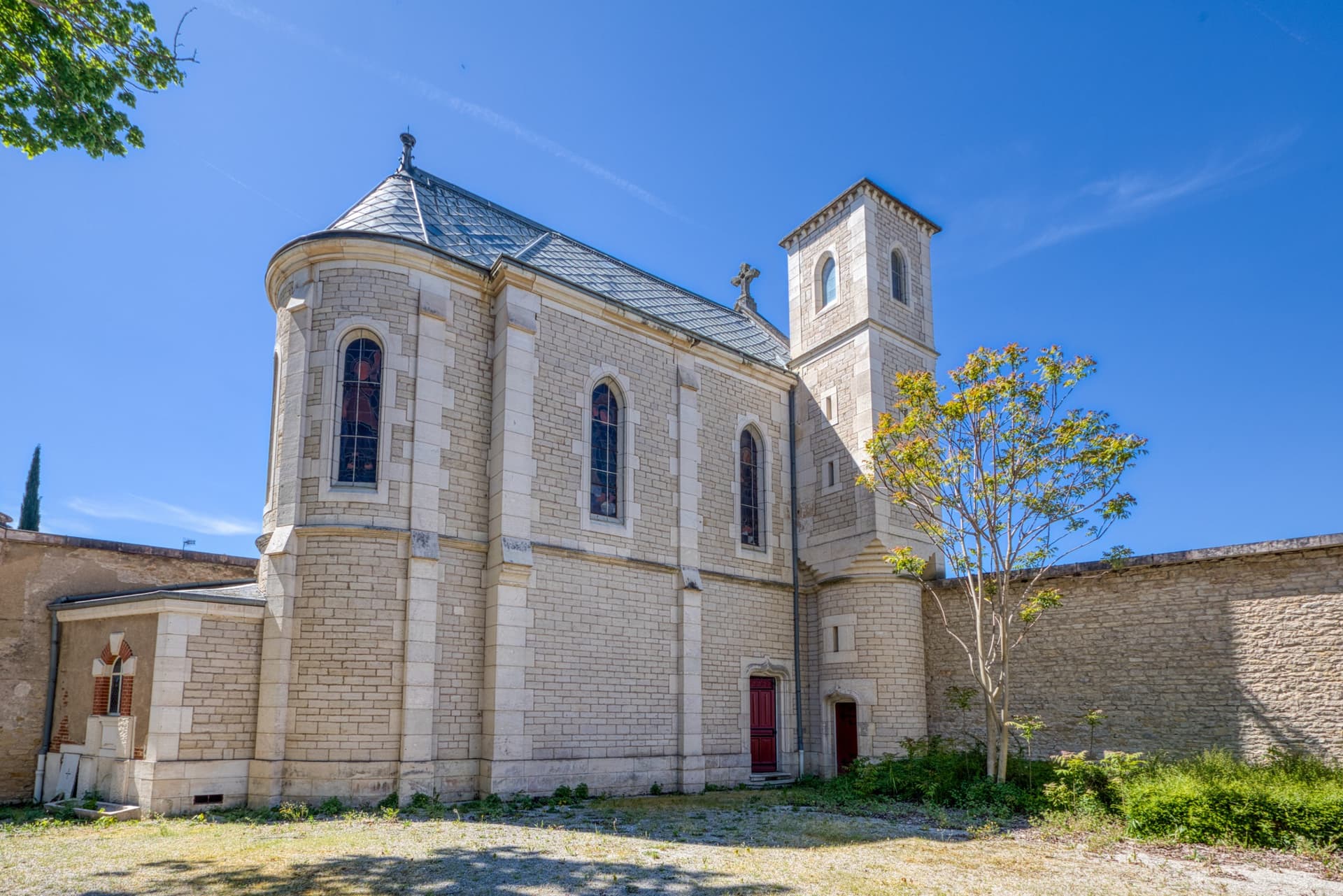 Elegant 19th Century Château with 17 Bedrooms and Vast Terraces 3