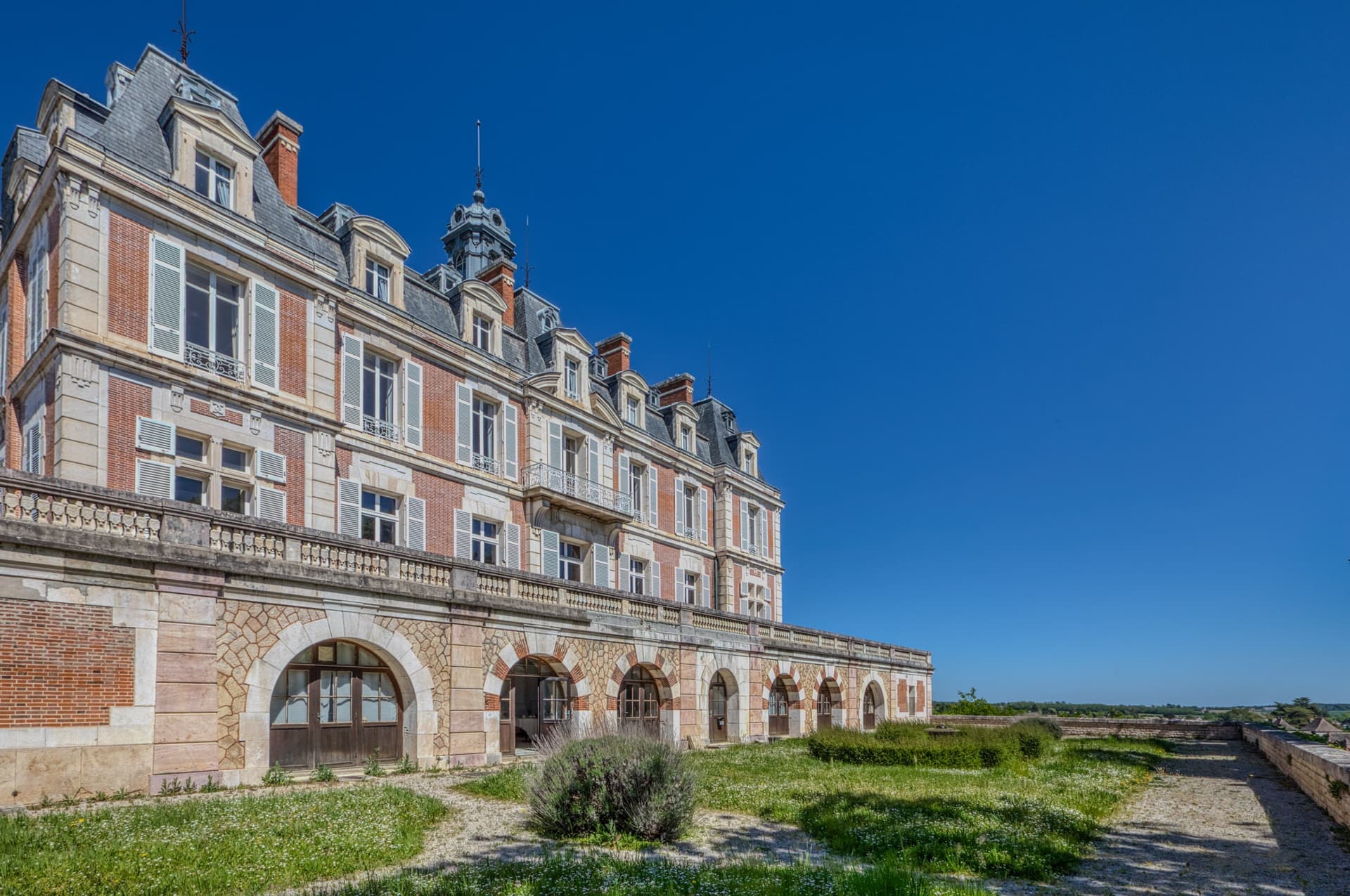 Elegant 19th Century Château with 17 Bedrooms and Vast Terraces 4
