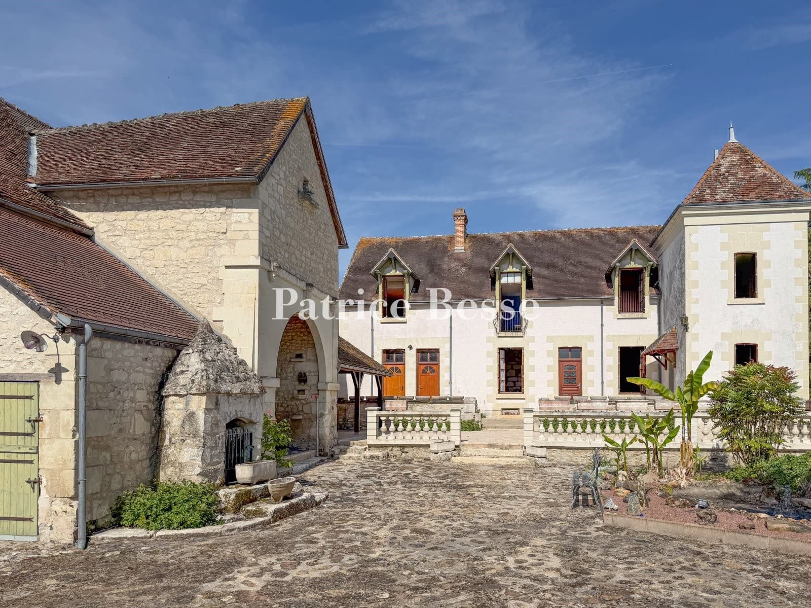Castle 271 Sqm 8 Bedrooms 2