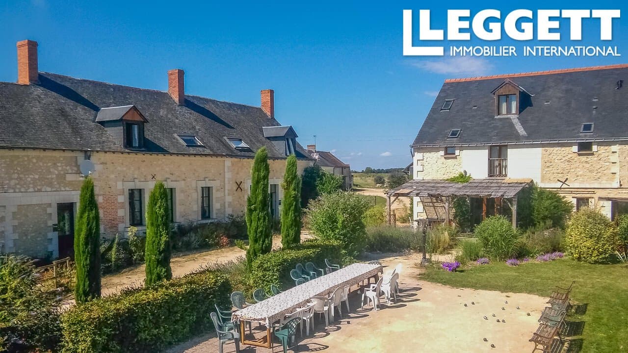 Versatile Property With Owners Accommodation And 5 Gîtes In The Loire Valley — Château for sale in Alpes-de-Haute-Provence, France