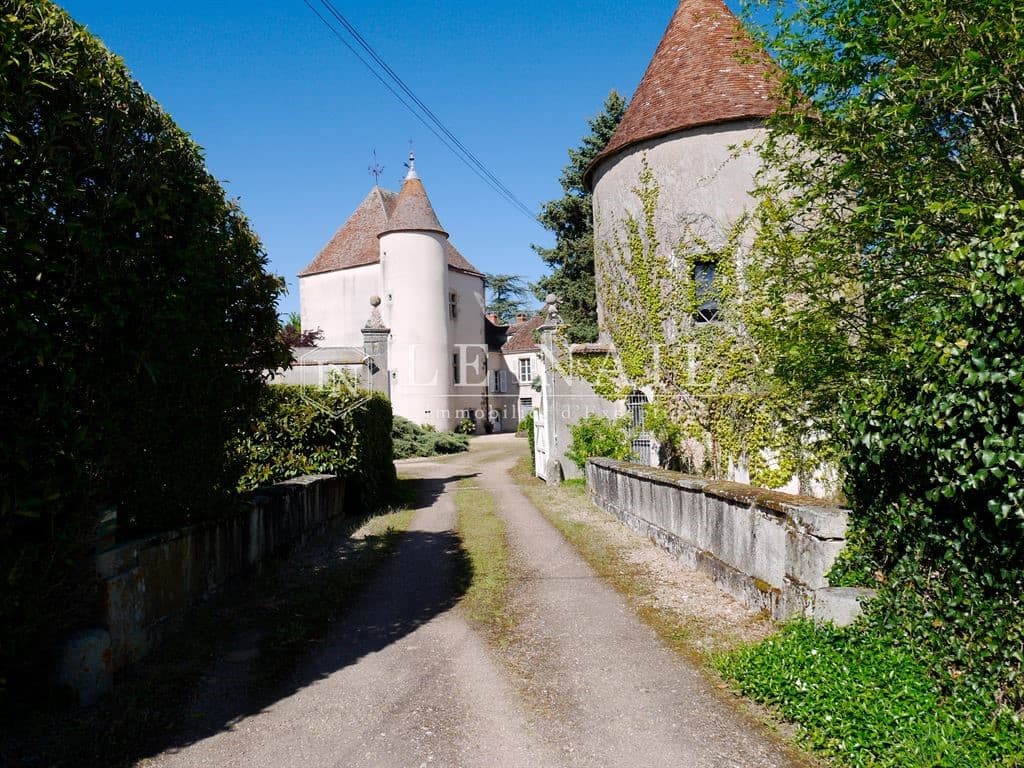 Historic Château with Moat and Outbuildings in the Berry Region 4