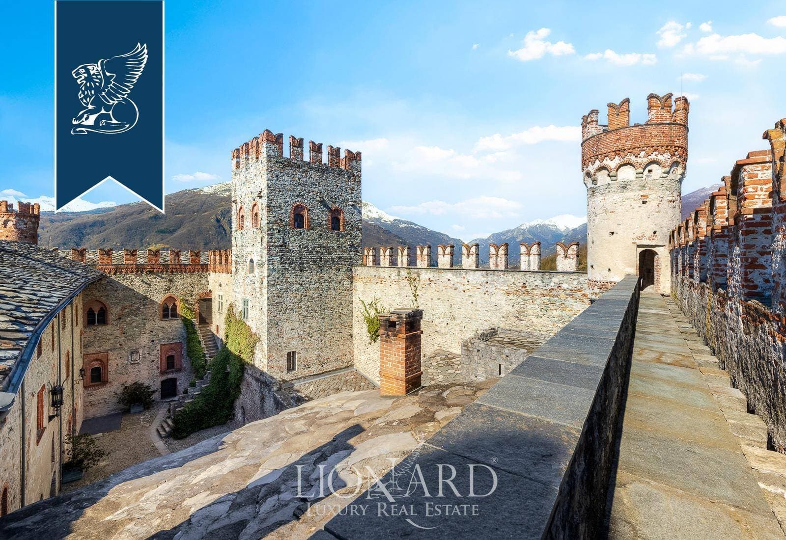 Historic Castle With 11 Bedrooms Overlooking Canavese Lakes — in Canavese, Italy