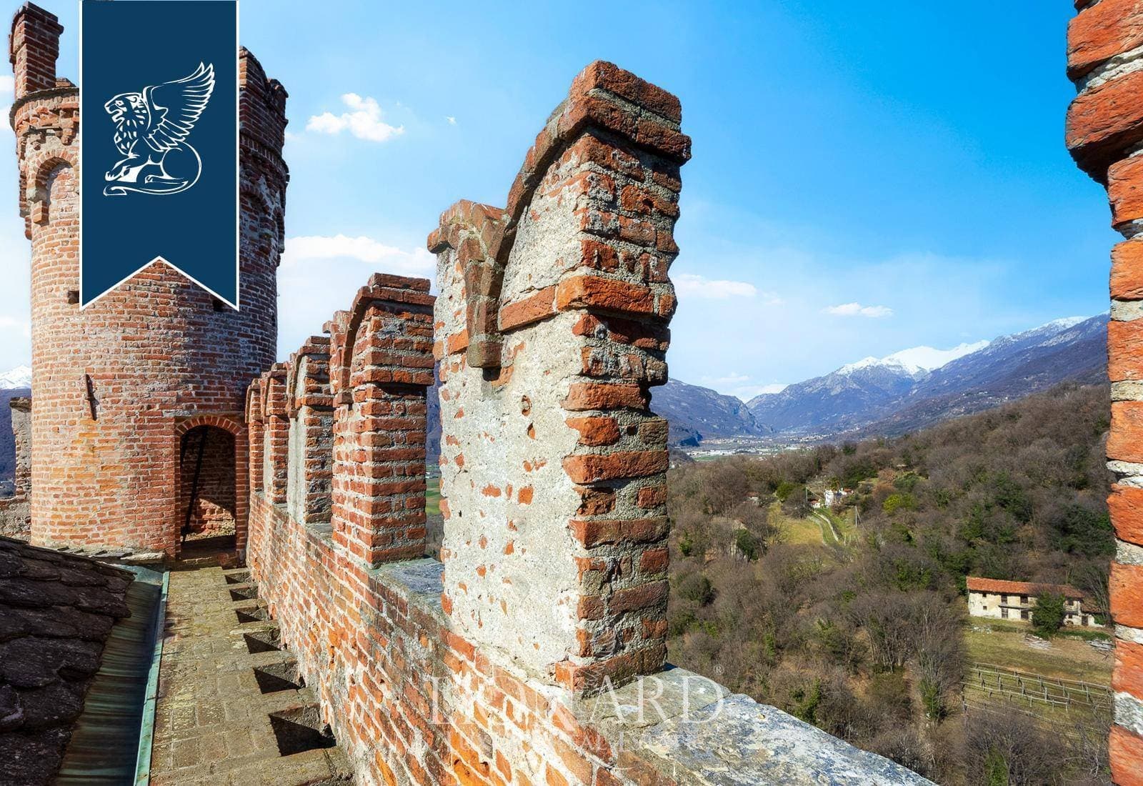 Historic Castle With 11 Bedrooms Overlooking Canavese Lakes 4
