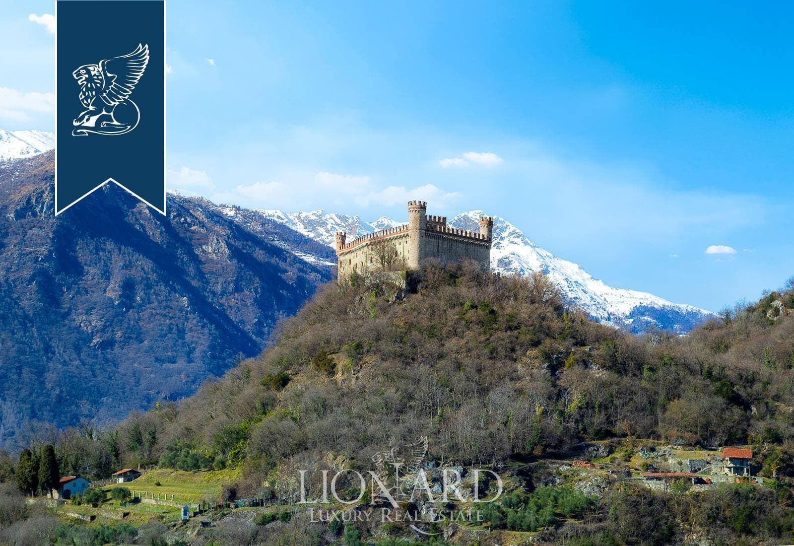 Historic Castle With 11 Bedrooms Overlooking Canavese Lakes — in Canavese, Italy