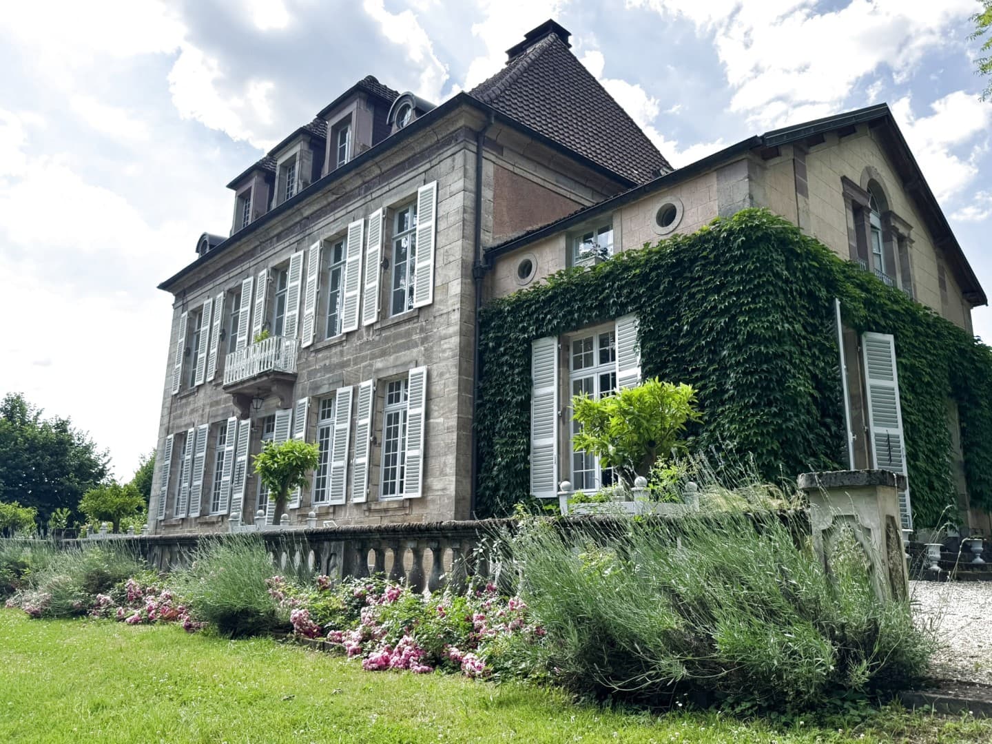 Exceptional 18th Century Castle with Swimming Pool and Dovecote 5