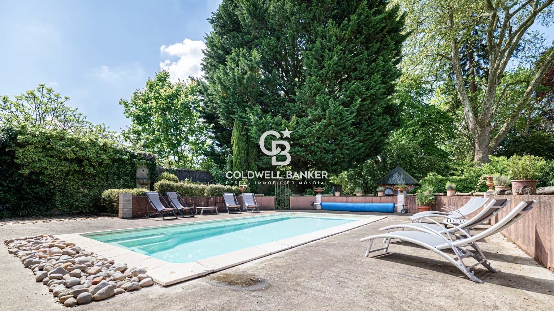 Elegant 19th Century Château With Swimming Pool And Wooded Grounds 2
