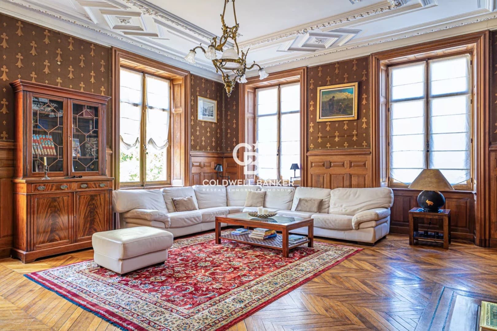 Elegant 19th Century Château With Swimming Pool And Wooded Grounds 4