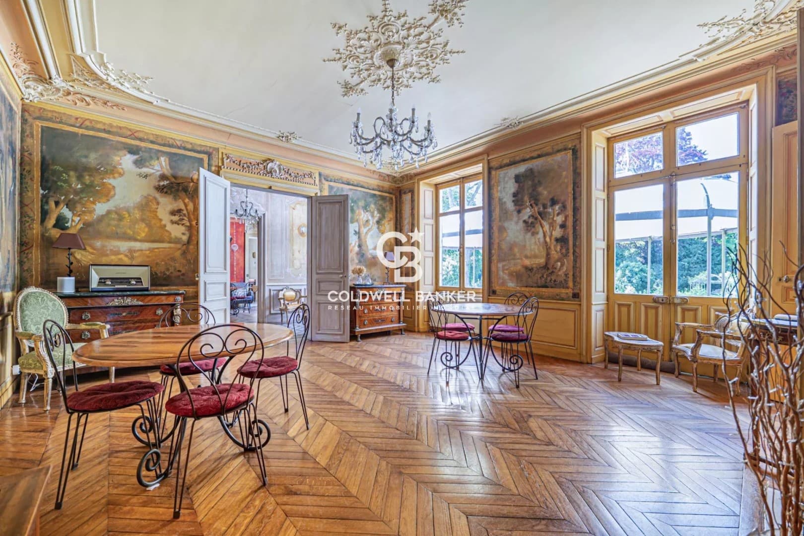 Elegant 19th Century Château With Swimming Pool And Wooded Grounds 5