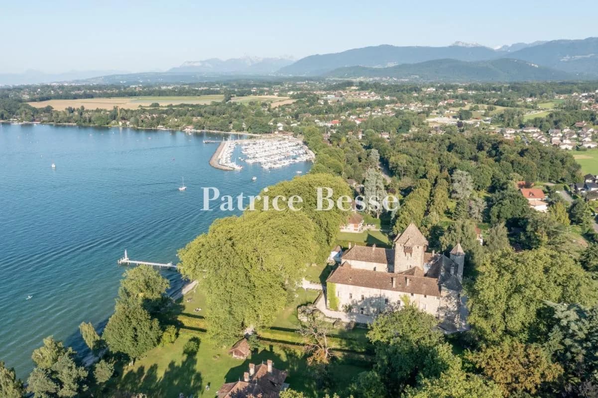 Historic Castle With Private Beach And Swimming Pool 3