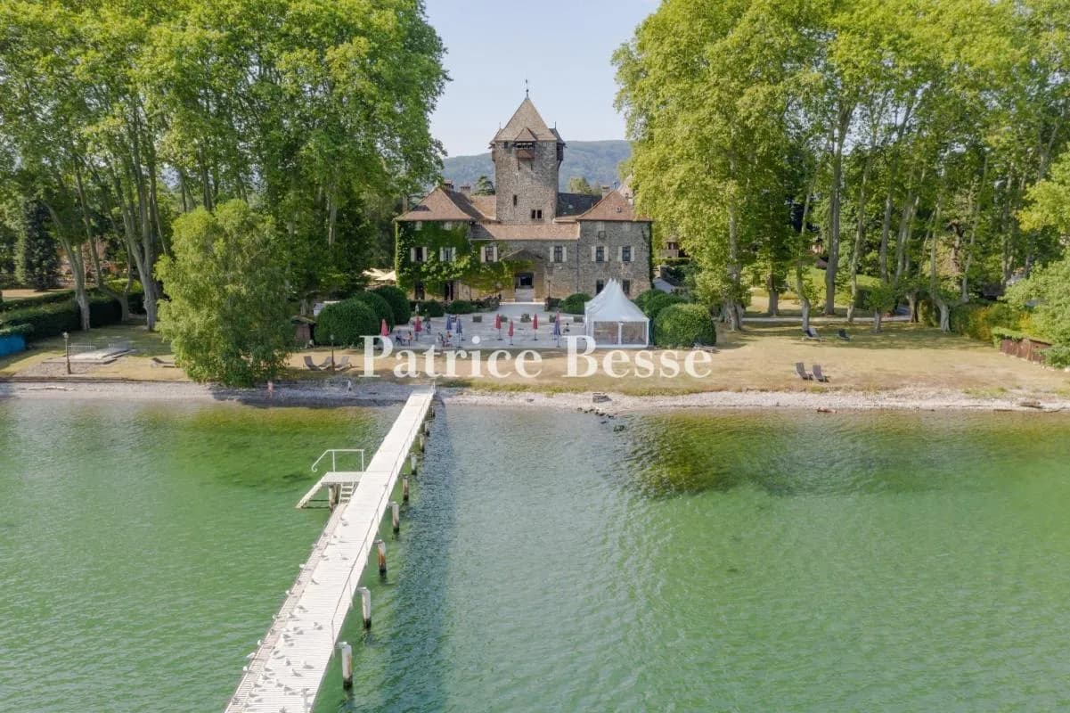 Historic Castle With Private Beach And Swimming Pool 4