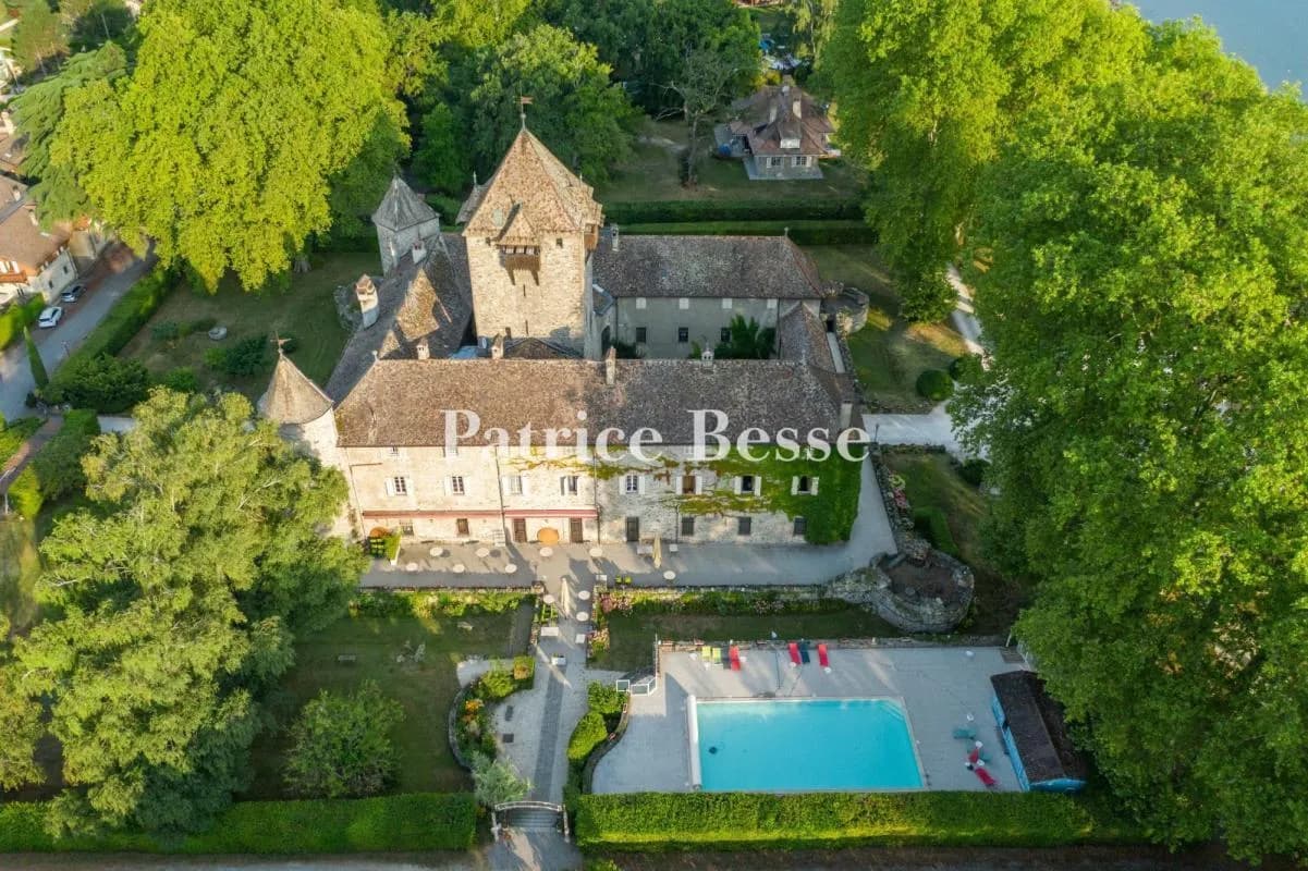 Historic Castle With Private Beach And Swimming Pool 5