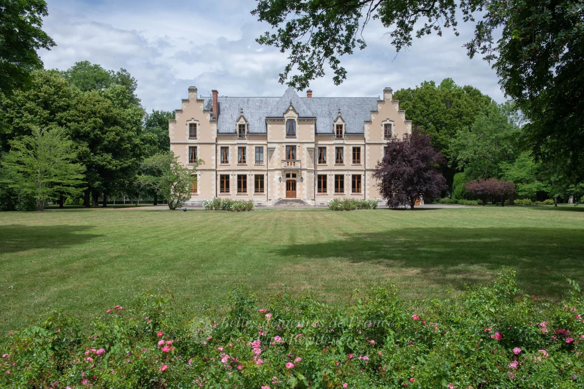 Château with Equestrian Facilities and Independent Accommodations 2