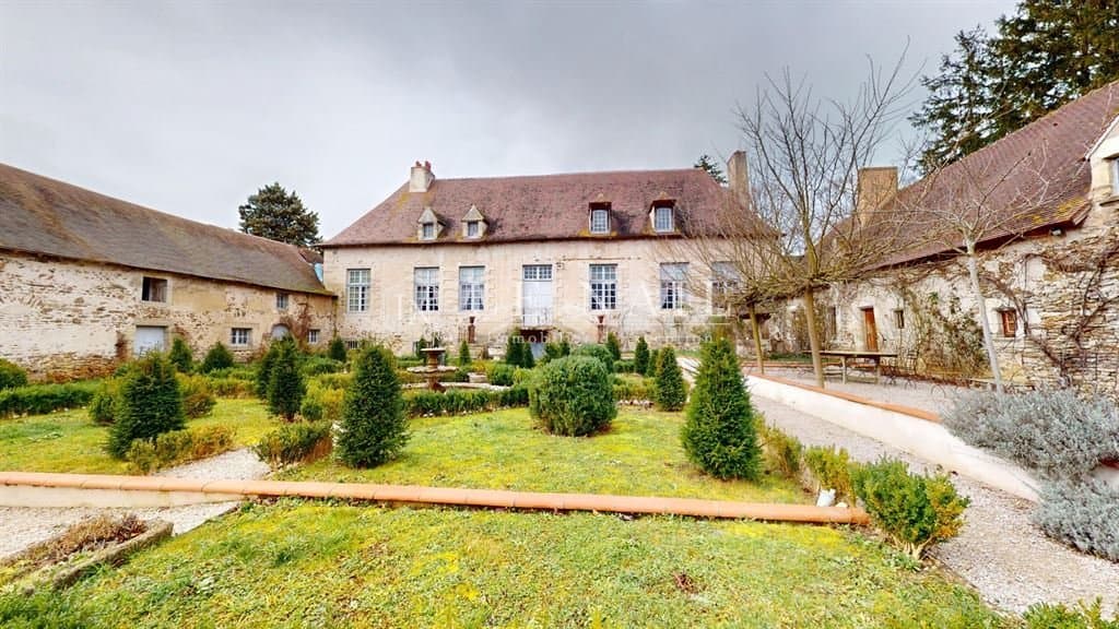 17th Century Château With Event Space And 5.49 Acres In Bourbonnais 2
