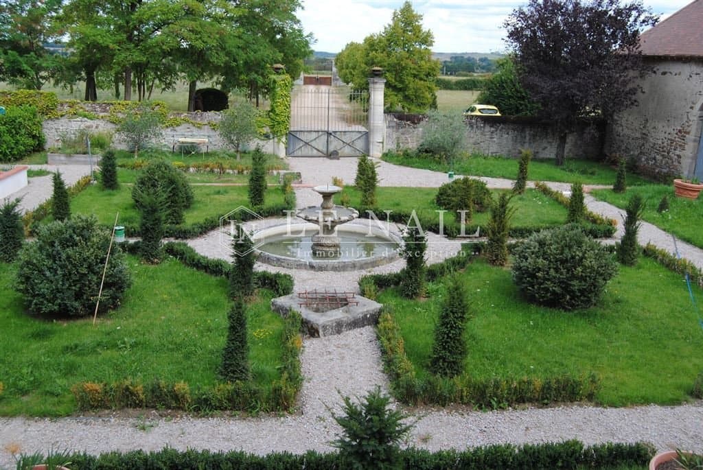 17th Century Château With Event Space And 5.49 Acres In Bourbonnais 4