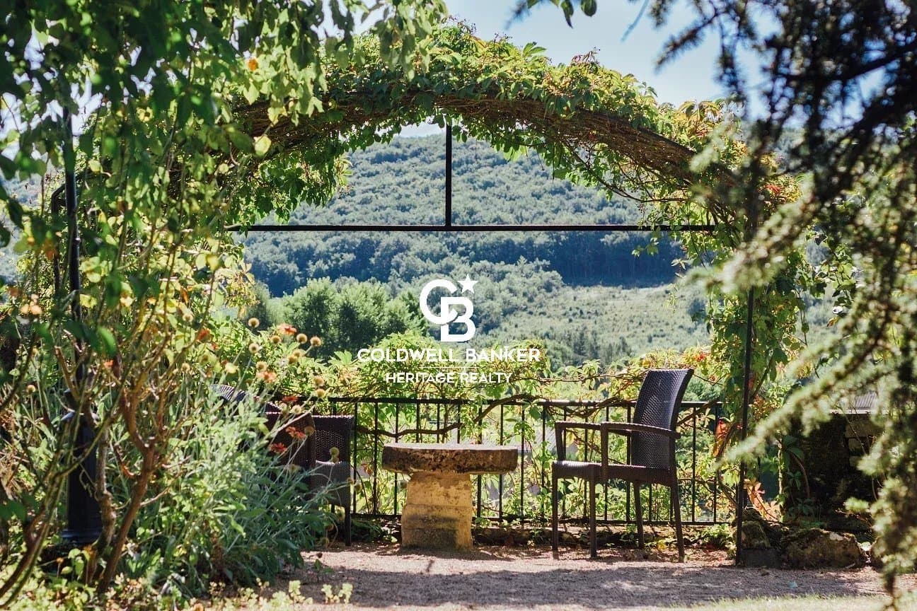 Historic 13th Century Château With Hotel Potential And Beautiful Grounds 5