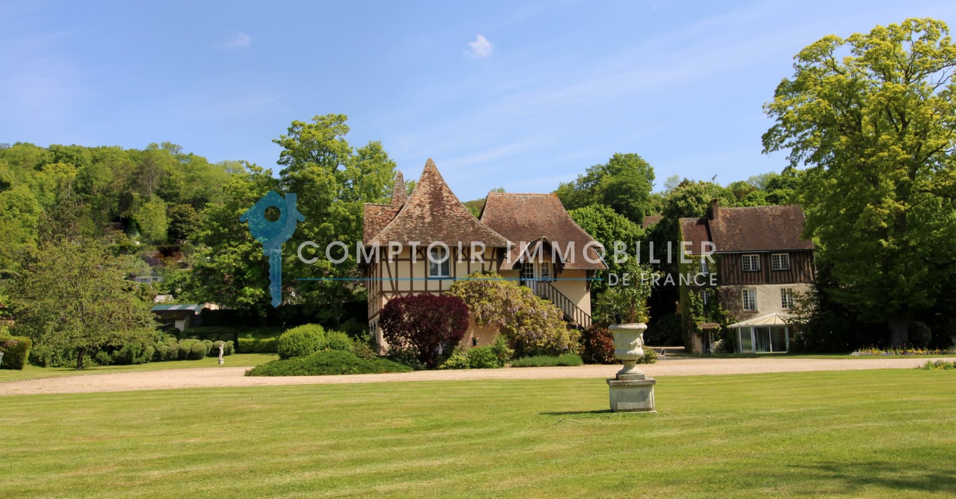 Charming Property With Chapel, Pool, And Tennis Court In The Eure Valley 4