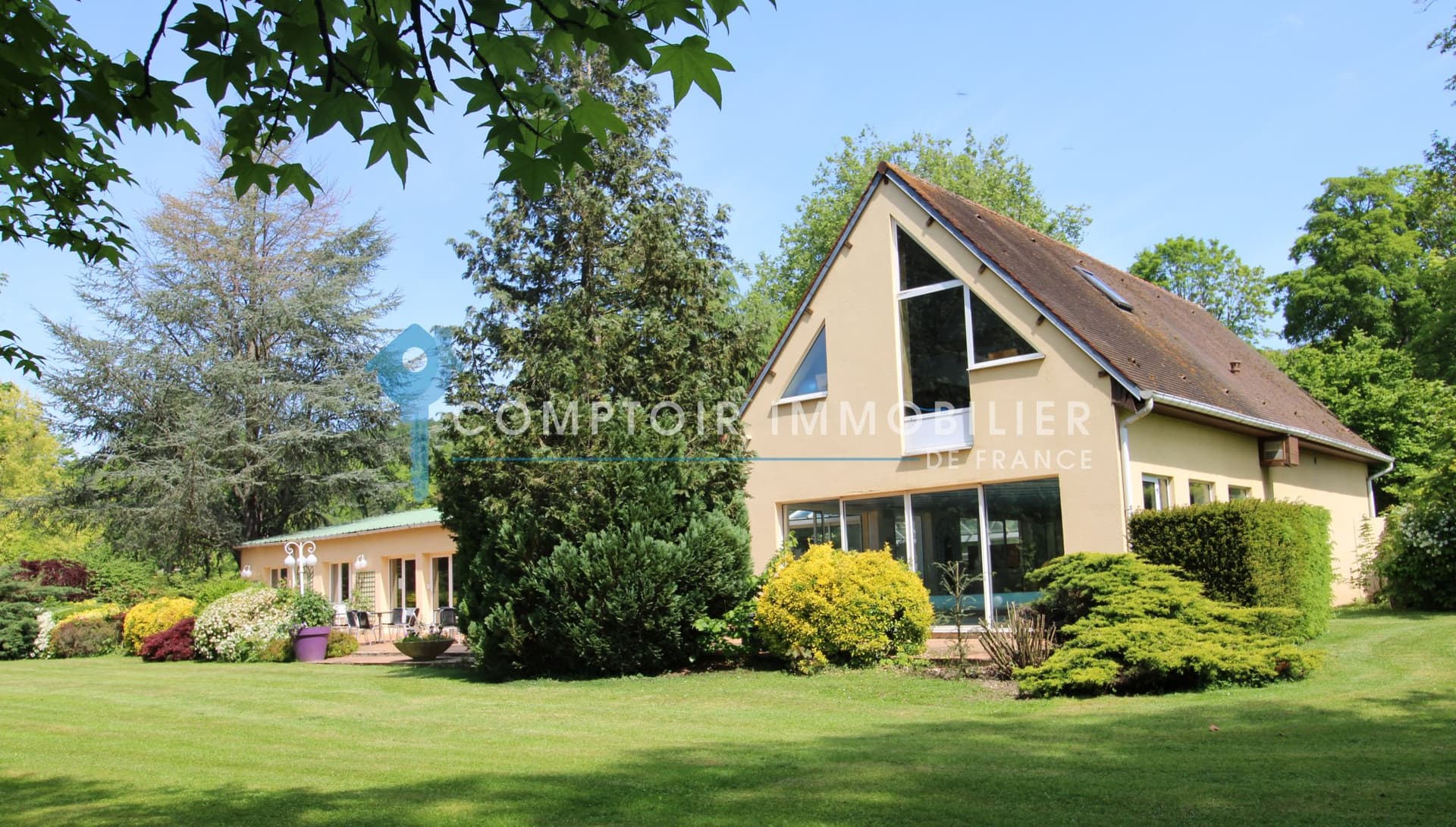 Charming Property With Chapel, Pool, And Tennis Court In The Eure Valley 5