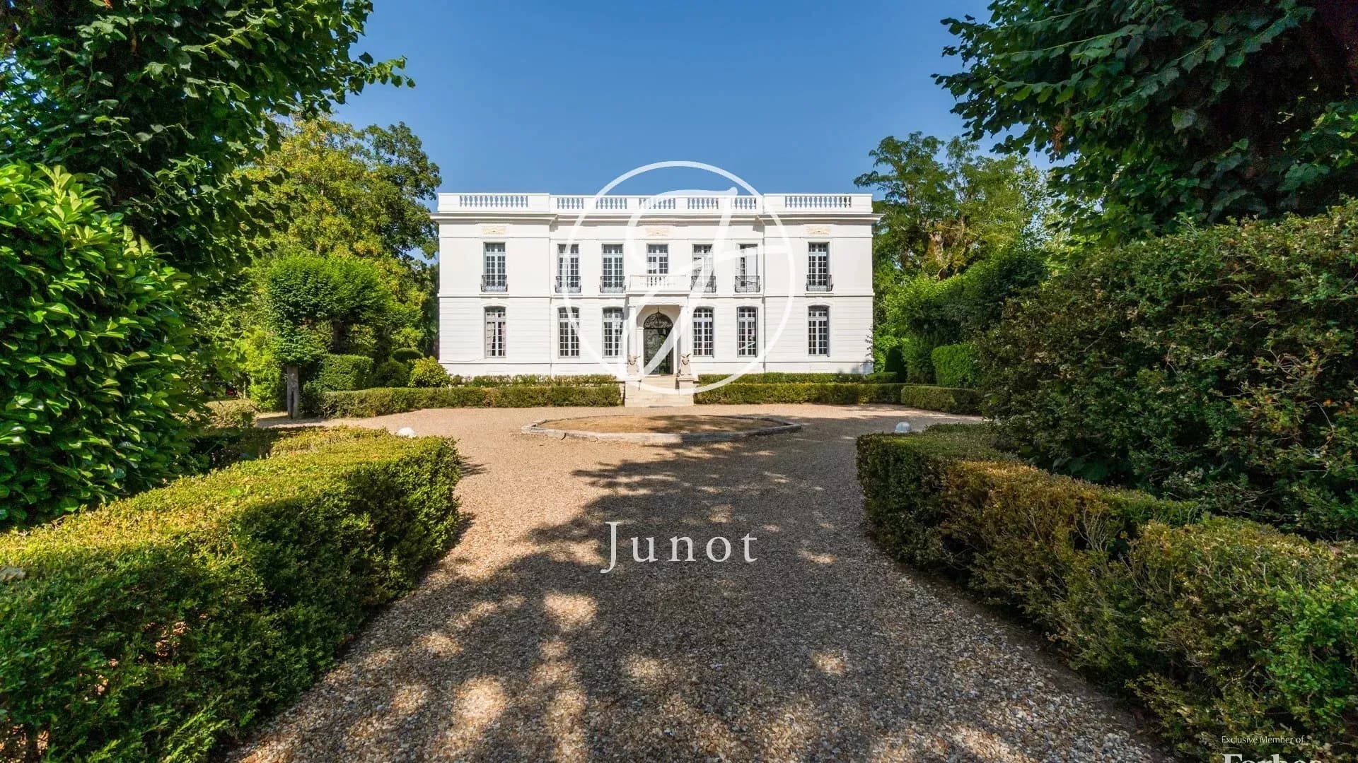 Neoclassical Castle With 9 Bedrooms And Formal Garden