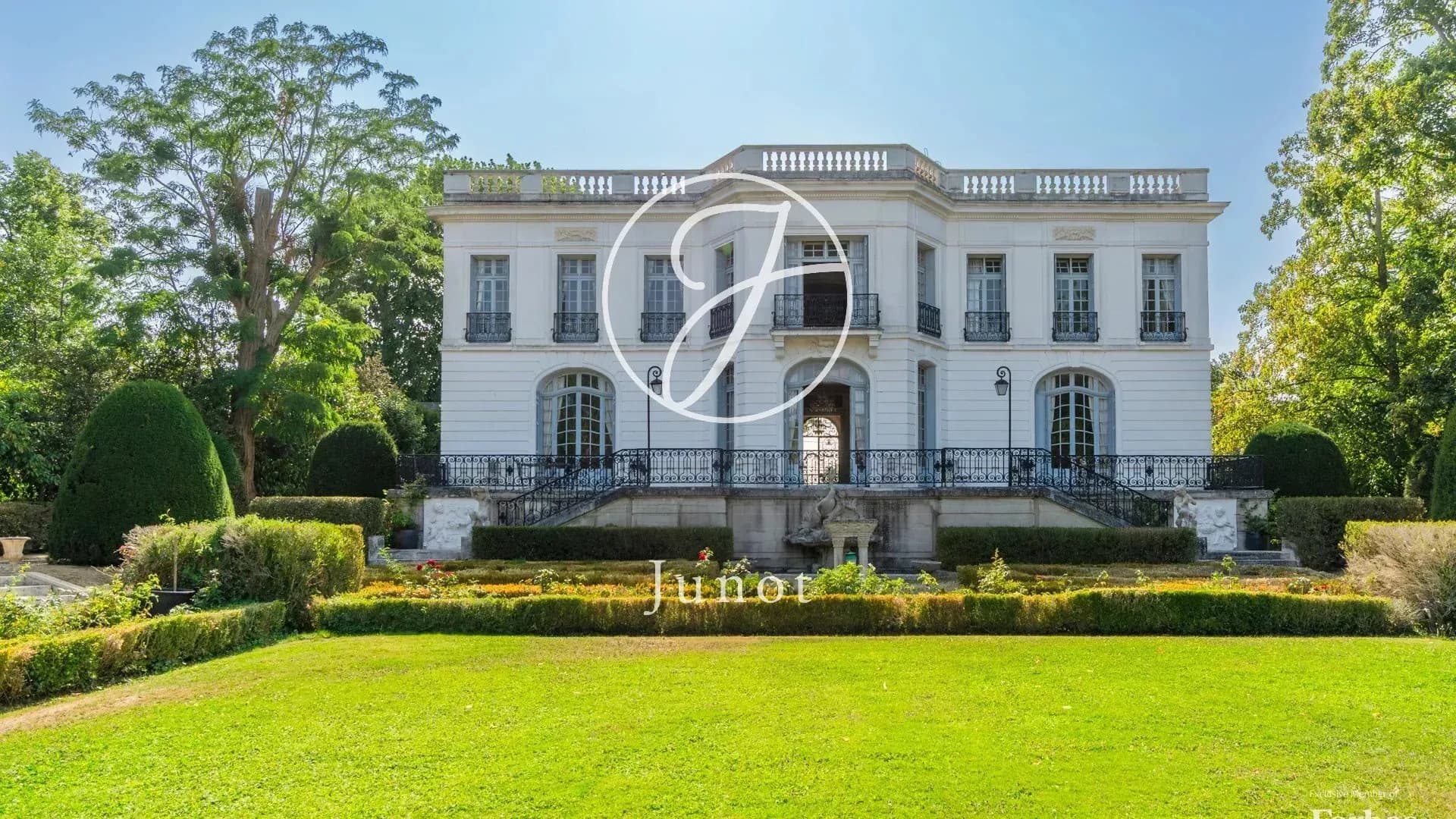 Neoclassical Castle With 9 Bedrooms And Formal Garden 5