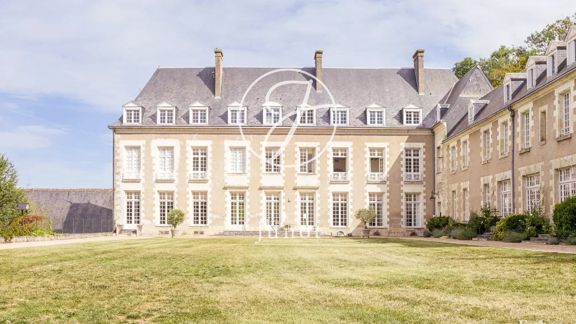 Magnificent 17th Century Château Overlooking Touraine Village 2