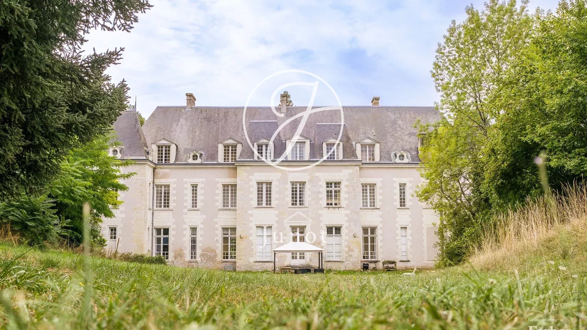 Magnificent 17th Century Château Overlooking Touraine Village 4