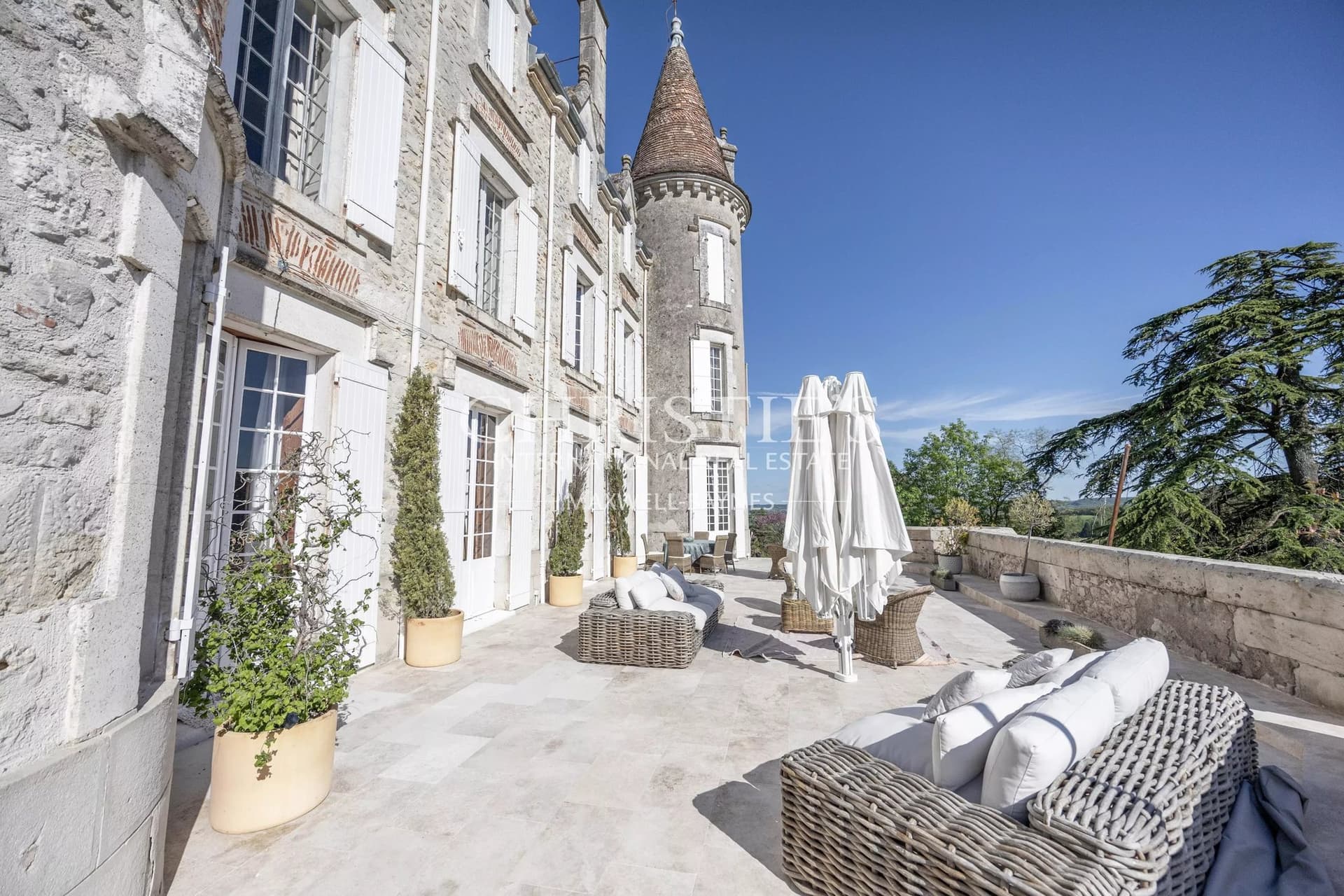Historic Château Estate With Equestrian Facilities And Scenic Views 2