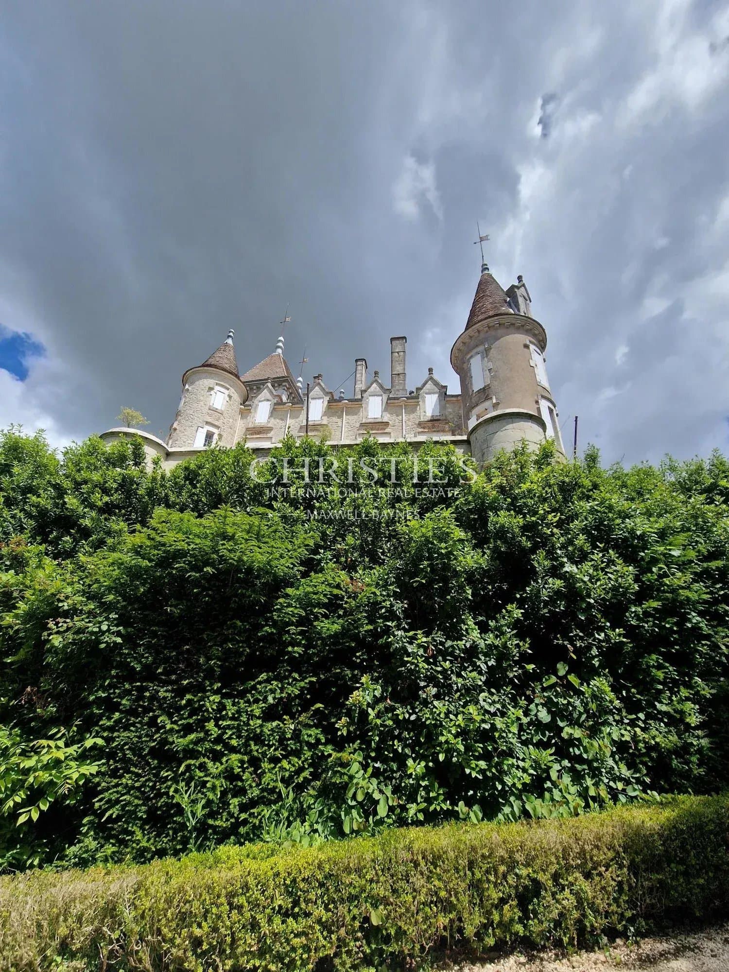 Historic Château Estate With Equestrian Facilities And Scenic Views 3