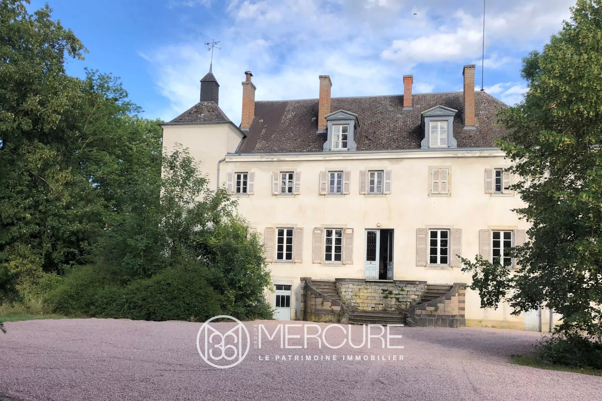 18th Century Manor House With Extensive Grounds 2