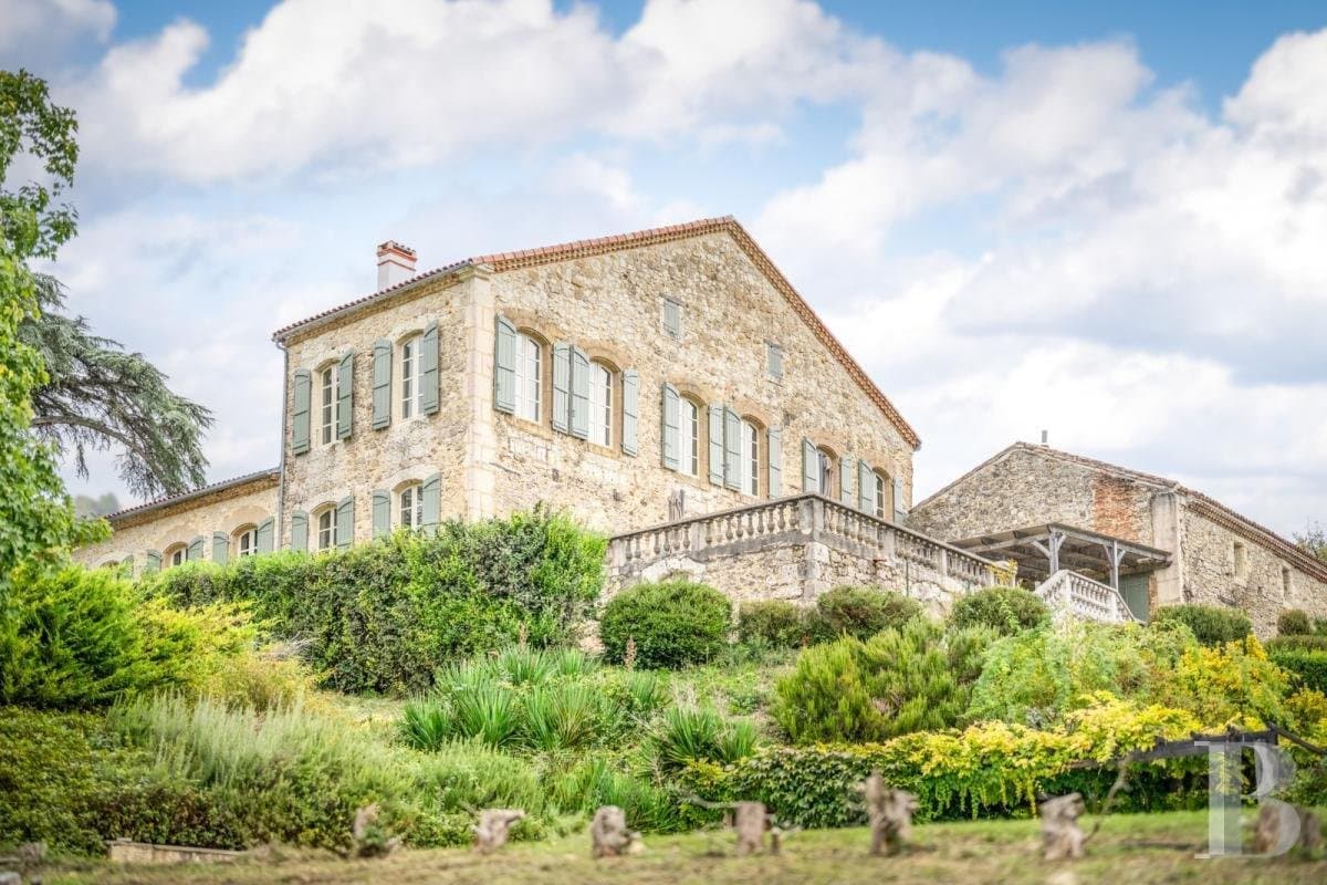 15th Century Château With Swimming Pool And Expansive Grounds 3