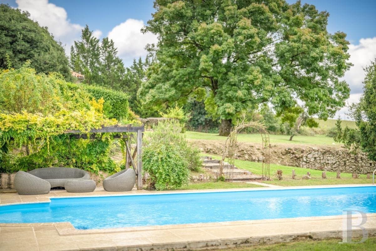 15th Century Château With Swimming Pool And Expansive Grounds 5