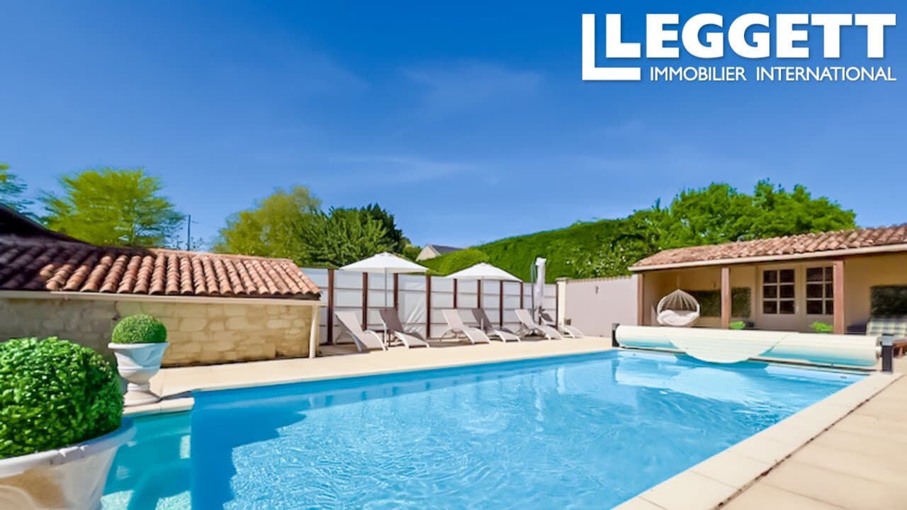 Elegant Manor Estate With Five Guest Cottages And Heated Pool 2
