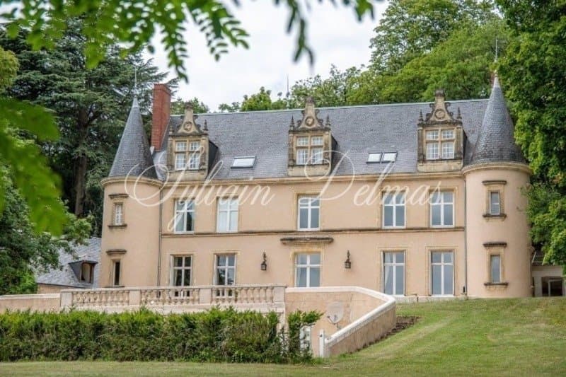 Fully Restored 15th Century Château With 7 Bedrooms And Swimming Pool — Château for sale in France
