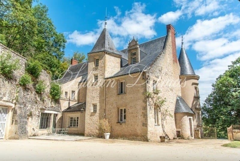 Fully Restored 15th Century Château With 7 Bedrooms And Swimming Pool 2