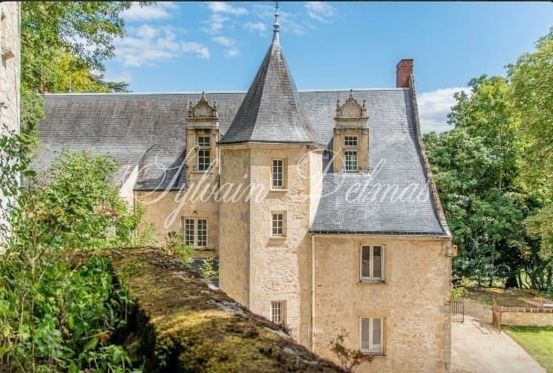 Fully Restored 15th Century Château With 7 Bedrooms And Swimming Pool 4