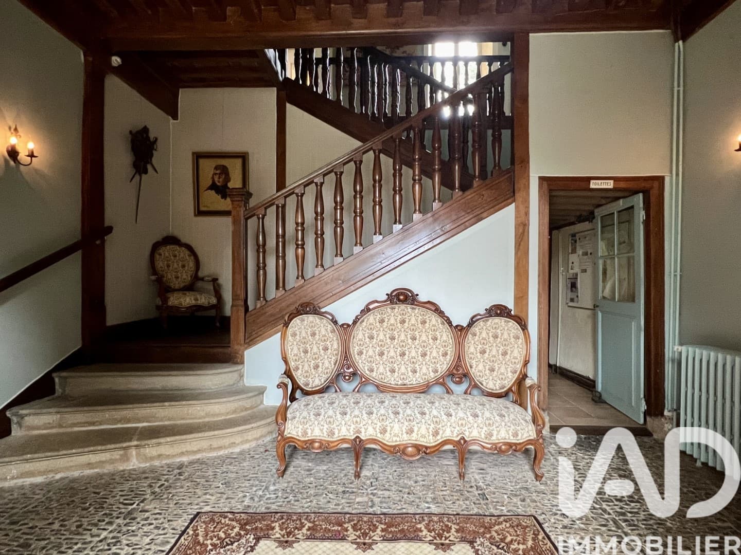Spacious Castle With 19 Bedrooms 4