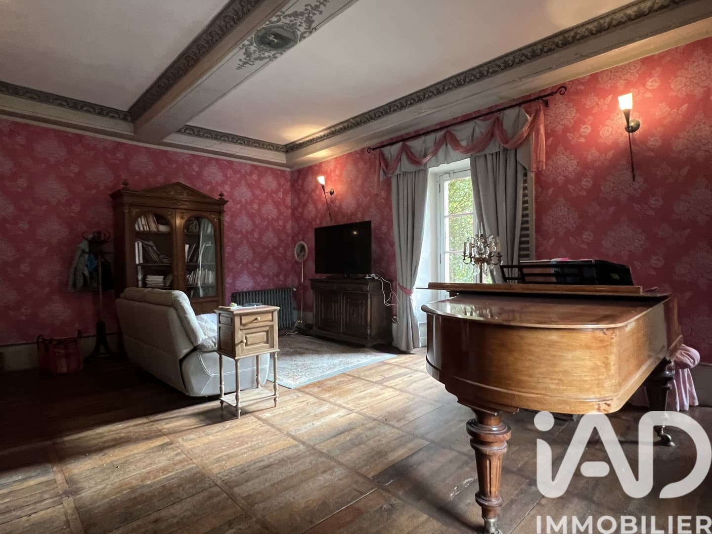 Spacious Castle With 19 Bedrooms 5