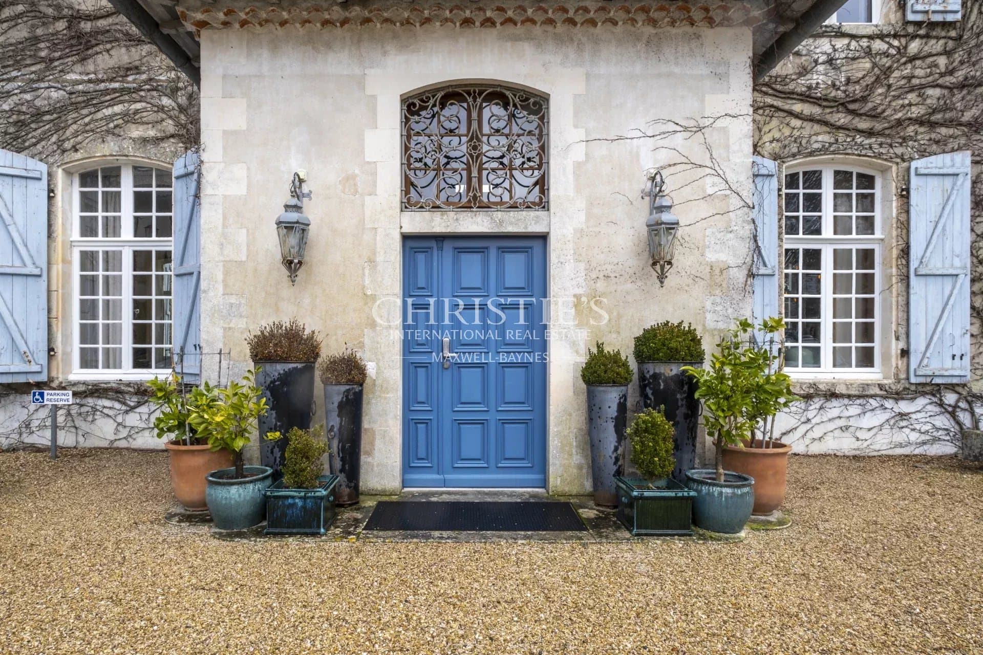 Elegant 18th Century Château with Extensive Grounds Near Royan — Château for sale in Charente-Maritime, France