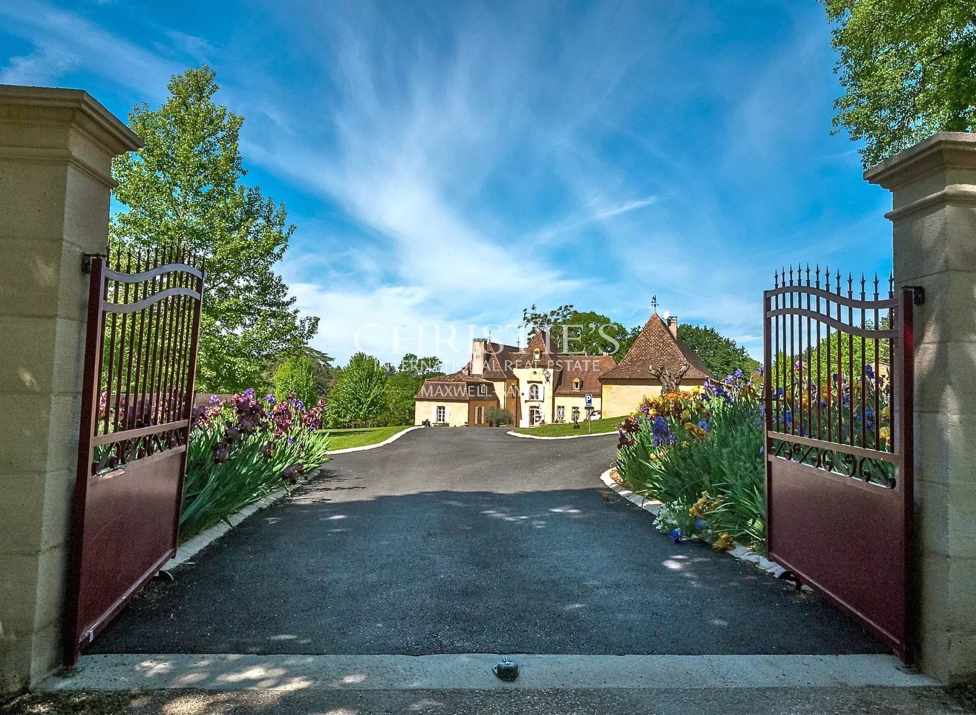 Elegant 17th Century Manoir With Private Lake And Equestrian Facilities 2