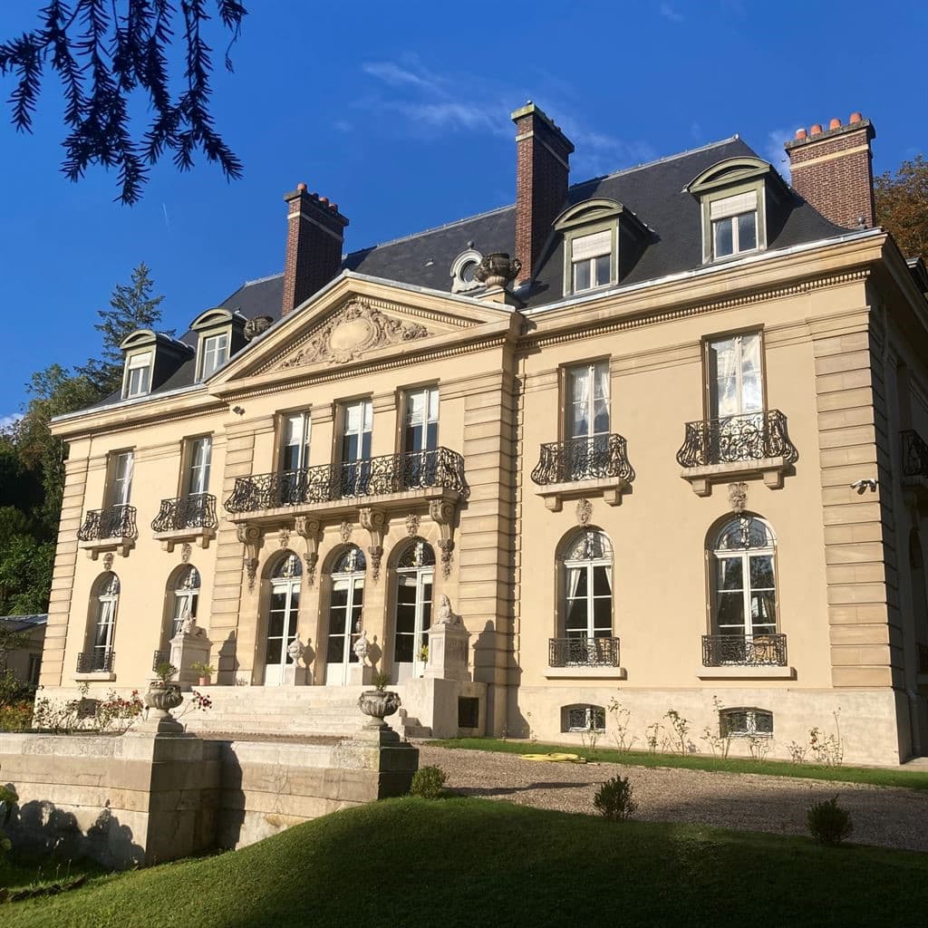 Elegant Castle with 11 Bedrooms and Swimming Pool 2