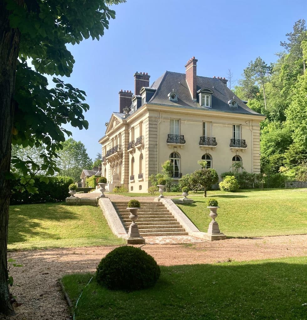 Elegant Castle with 11 Bedrooms and Swimming Pool 4