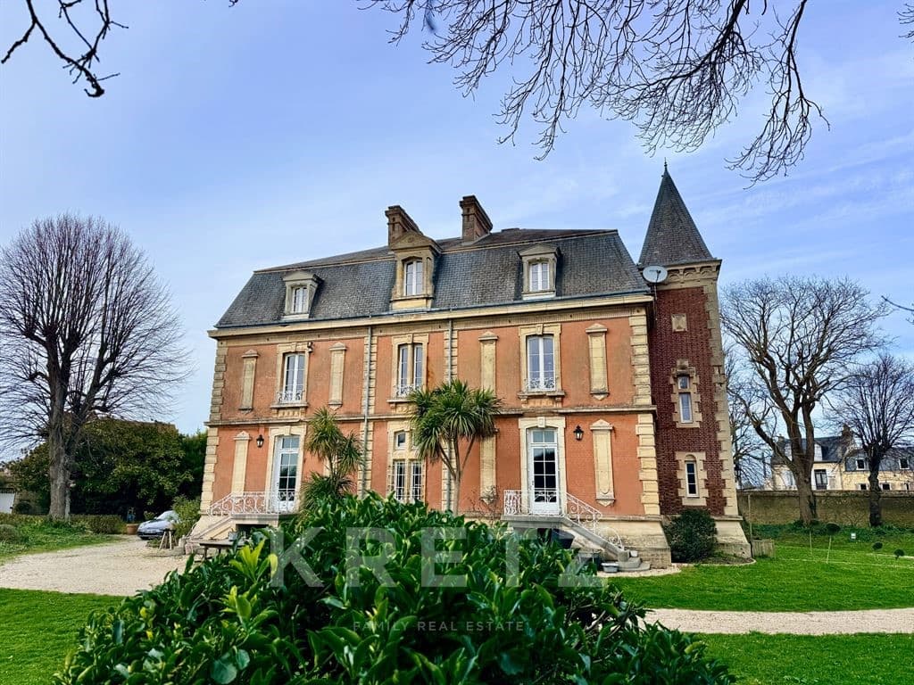 Elegant 19th-Century Manor with Heated Pool Near the Normandy Coast 2