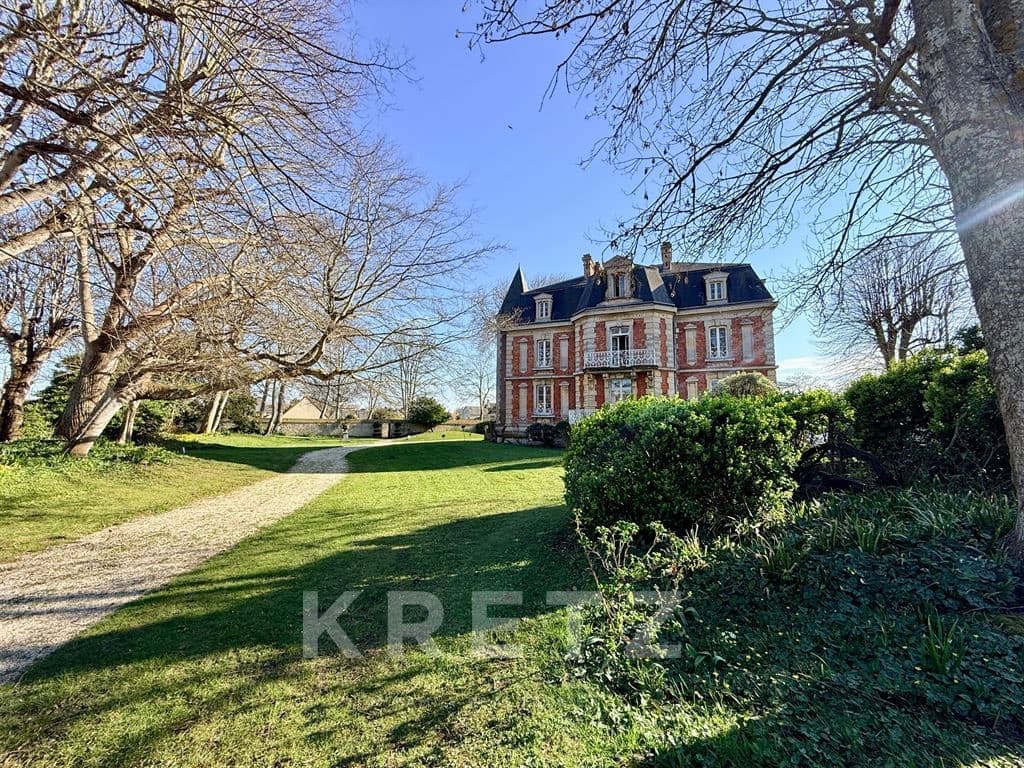 Elegant 19th-Century Manor with Heated Pool Near the Normandy Coast 3