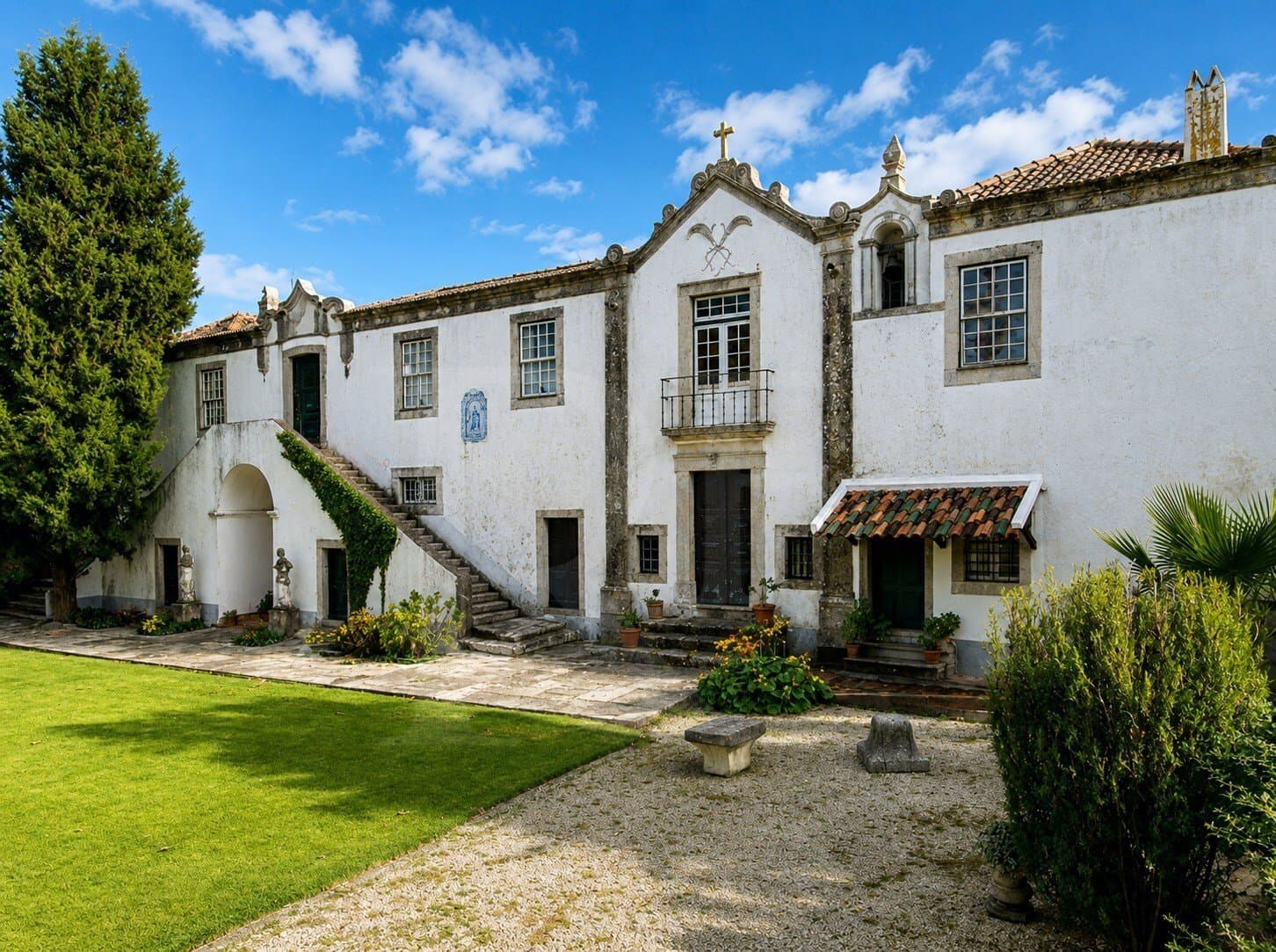 Historic Eighteenth Century Palace With Garden And Pool